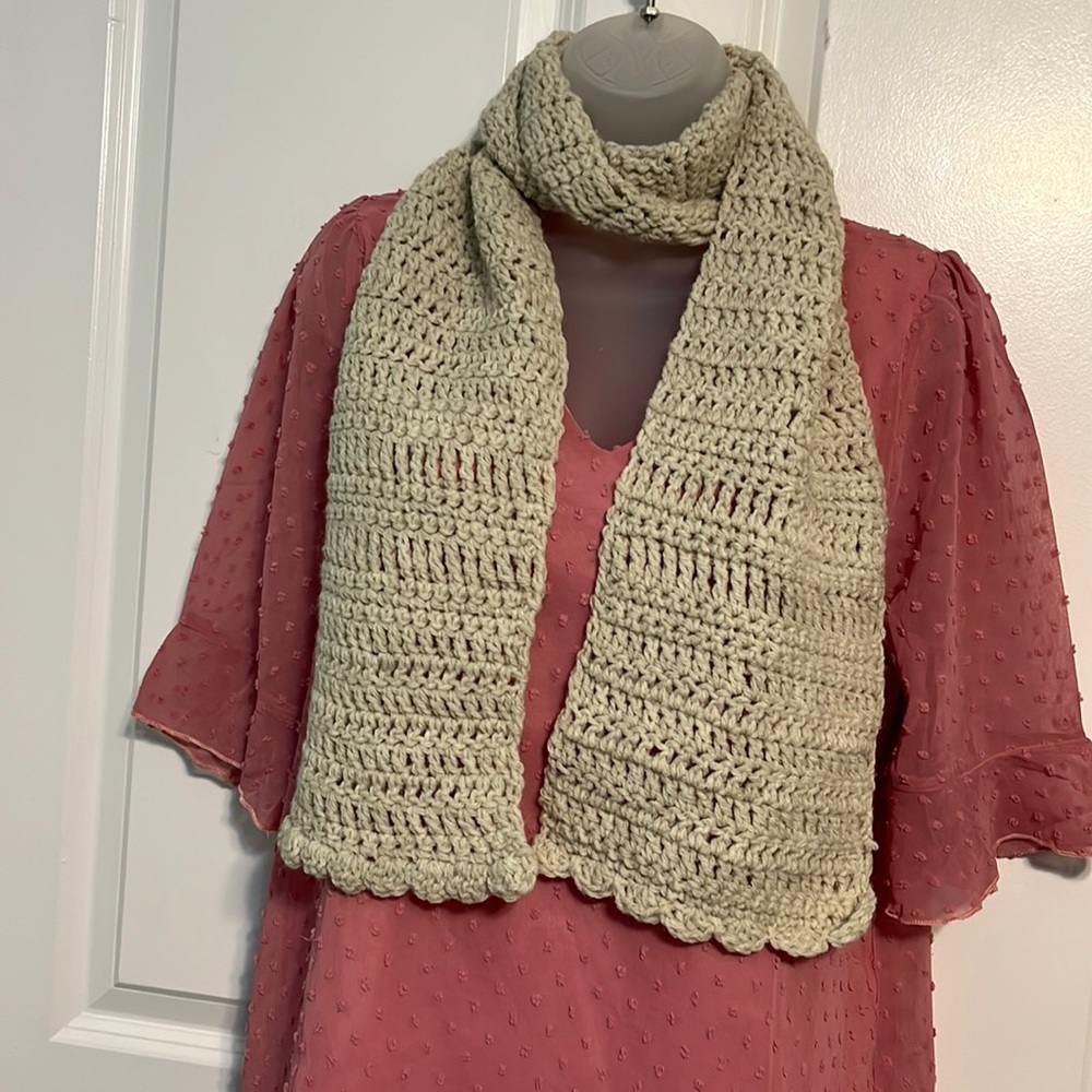 2 for $25 🧡🆕 Hand-crocheted grey scarf with scalloped edge